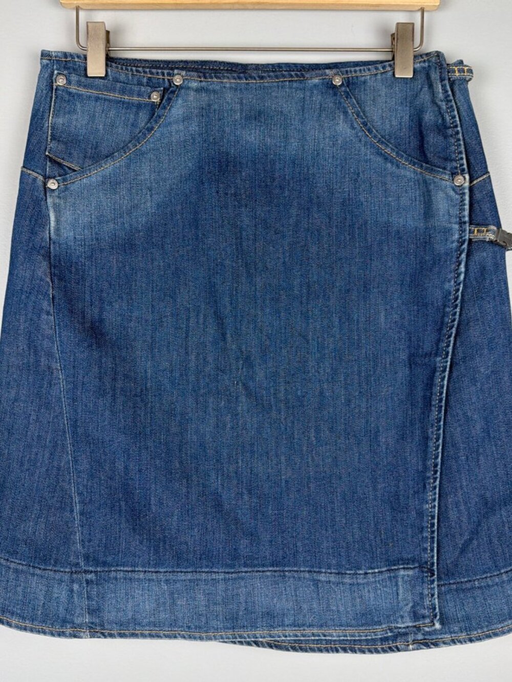Levi's Denim Wrap Skirt Women M Blue Denim Dark Wash Cowboy Retro Europe Stretch
